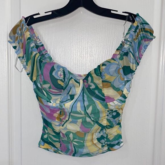 Super Cute Off the Shoulders Top - NWT 💚💙 - Picture 1 of 4